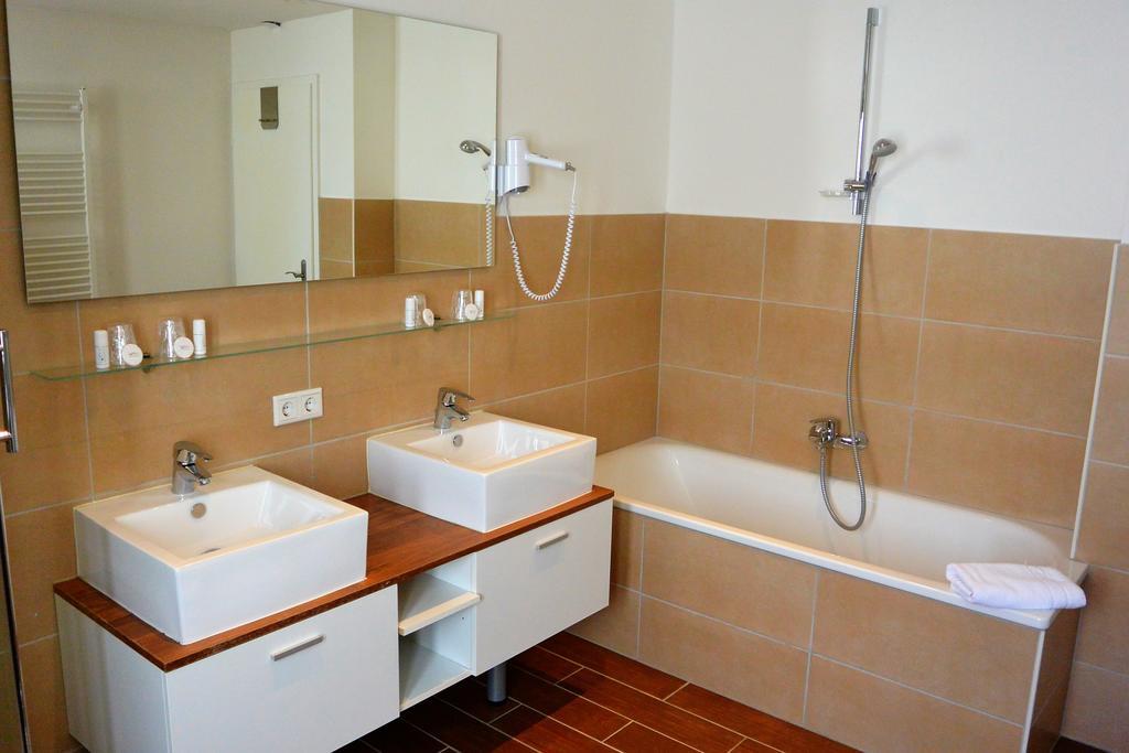 Hohenschäftlarn Hotel Schlee מראה חיצוני תמונה